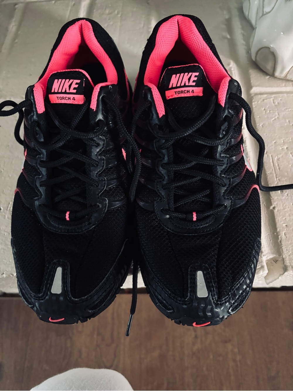 Nike Women's Black & Hot Pink Athletic Running Shoes